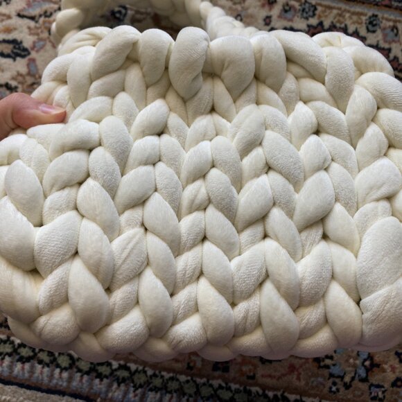 Handmade Chunky Bag in White Knit Yarn Hand Knitting Yarns - Picture 4 of 12